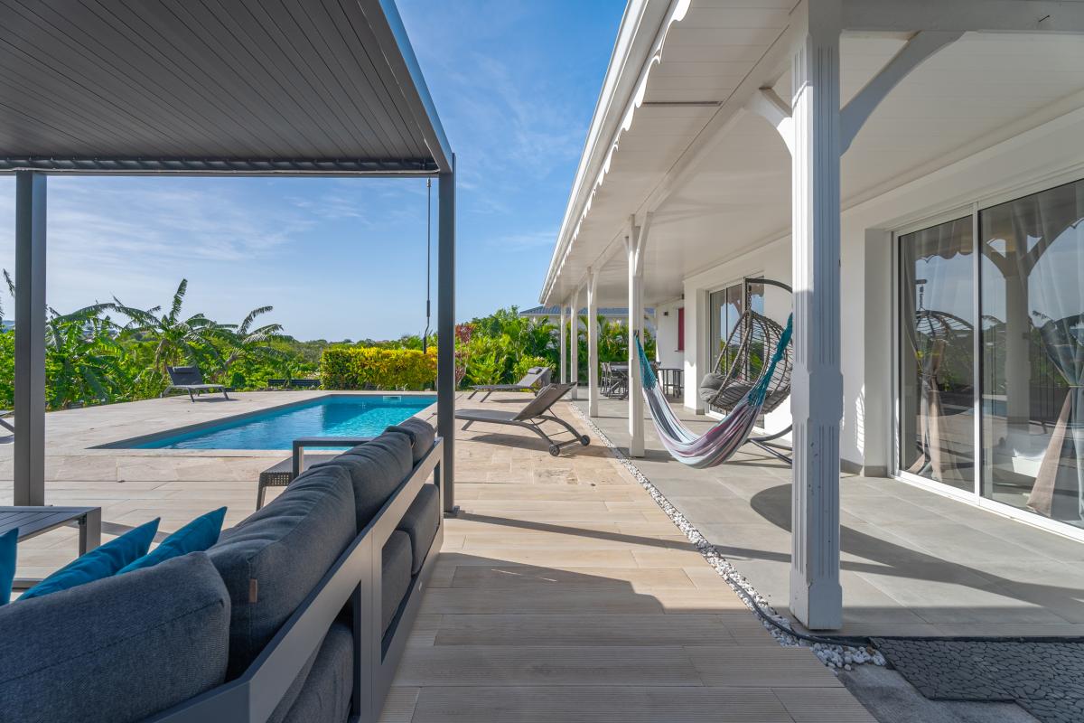 5Location villa piscine 4 chambres sainte luce_terrasse